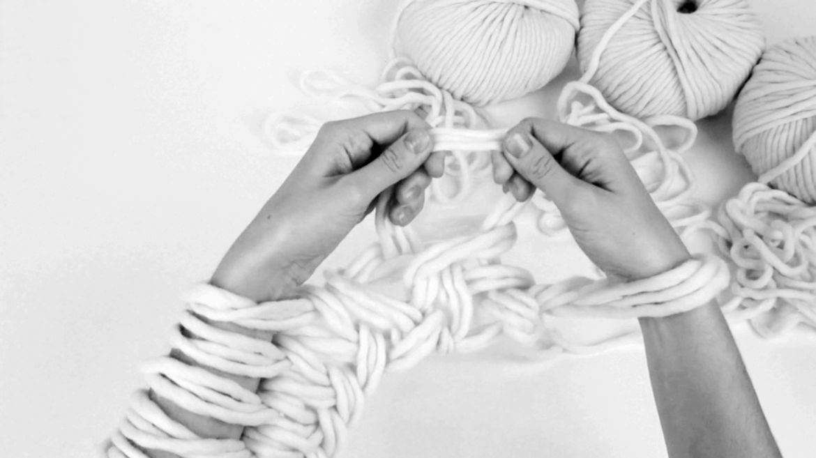 How to knit: Arm Knitting