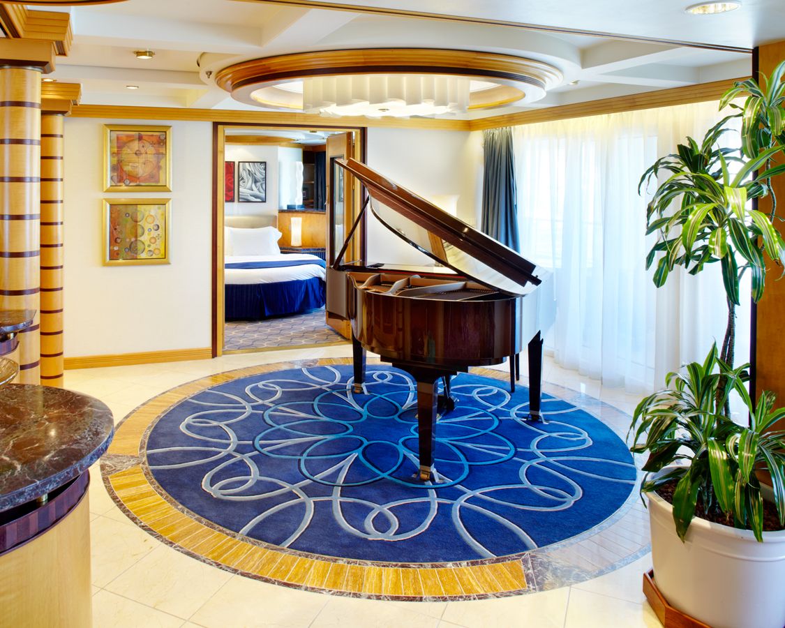 Apartament Royal Suite categoria RS pe Adventure of the Seas