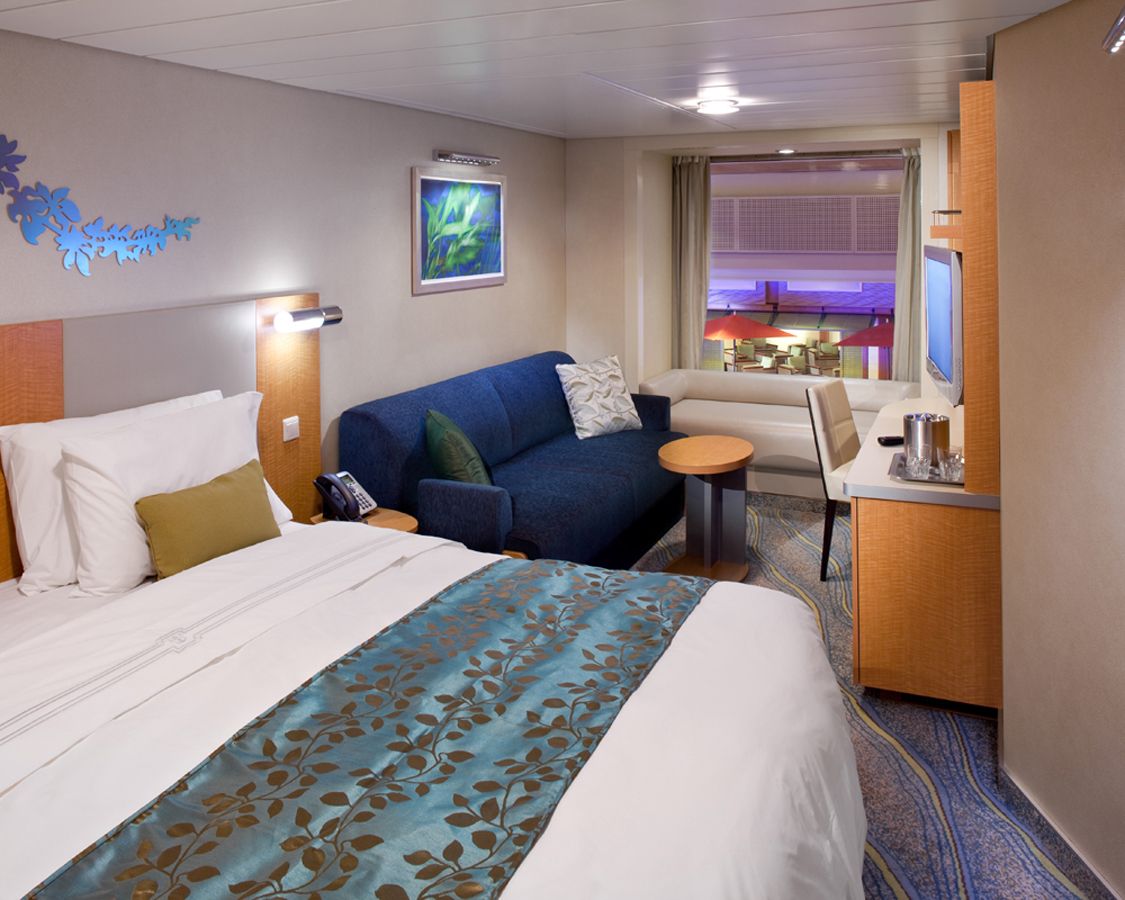 Cabina interioara cu vedere la Promenada categoria 1T pe Allure of the Seas