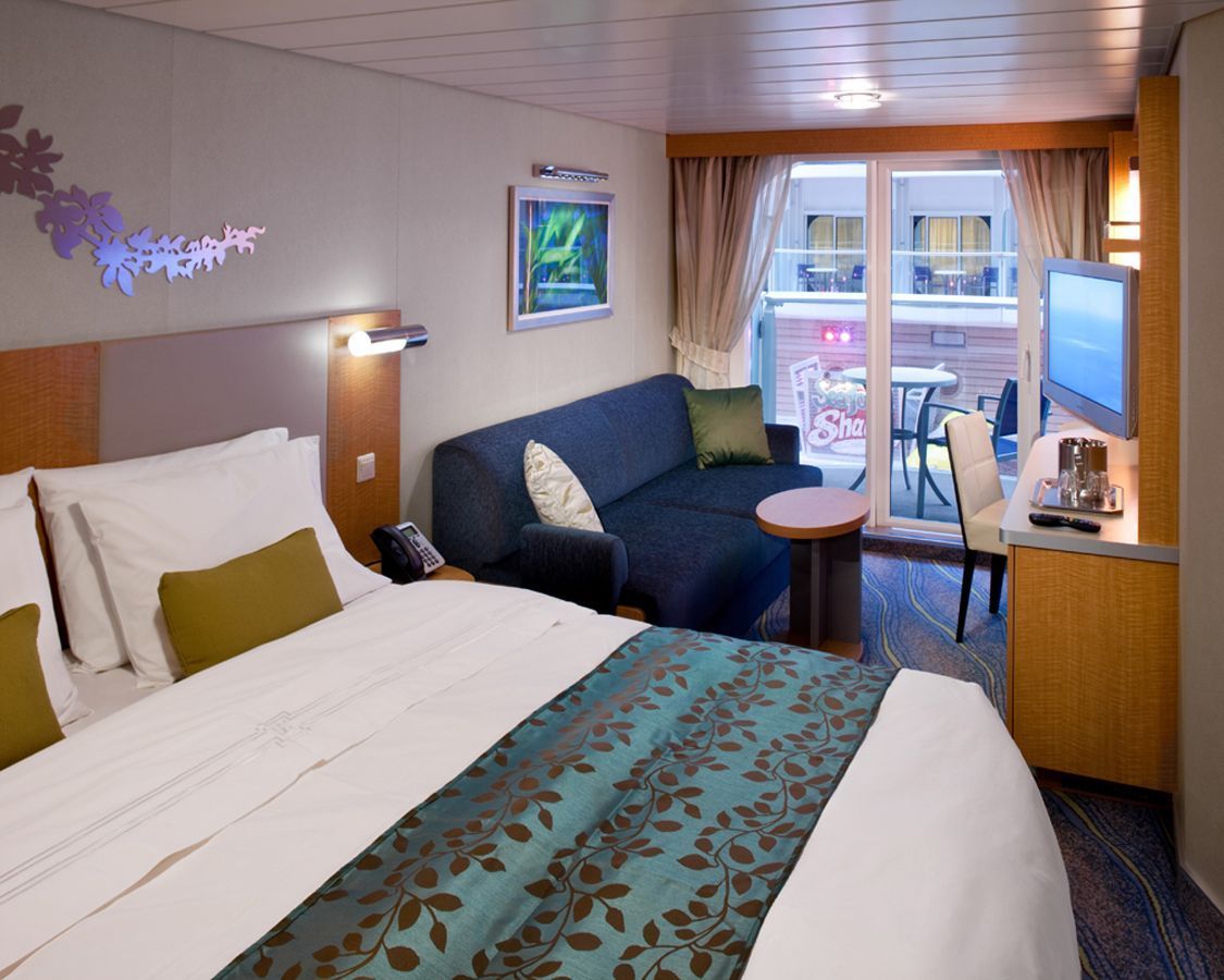 Cabina cu balcon cu vedere la Promenada garantata categoria XN pe Allure of the Seas