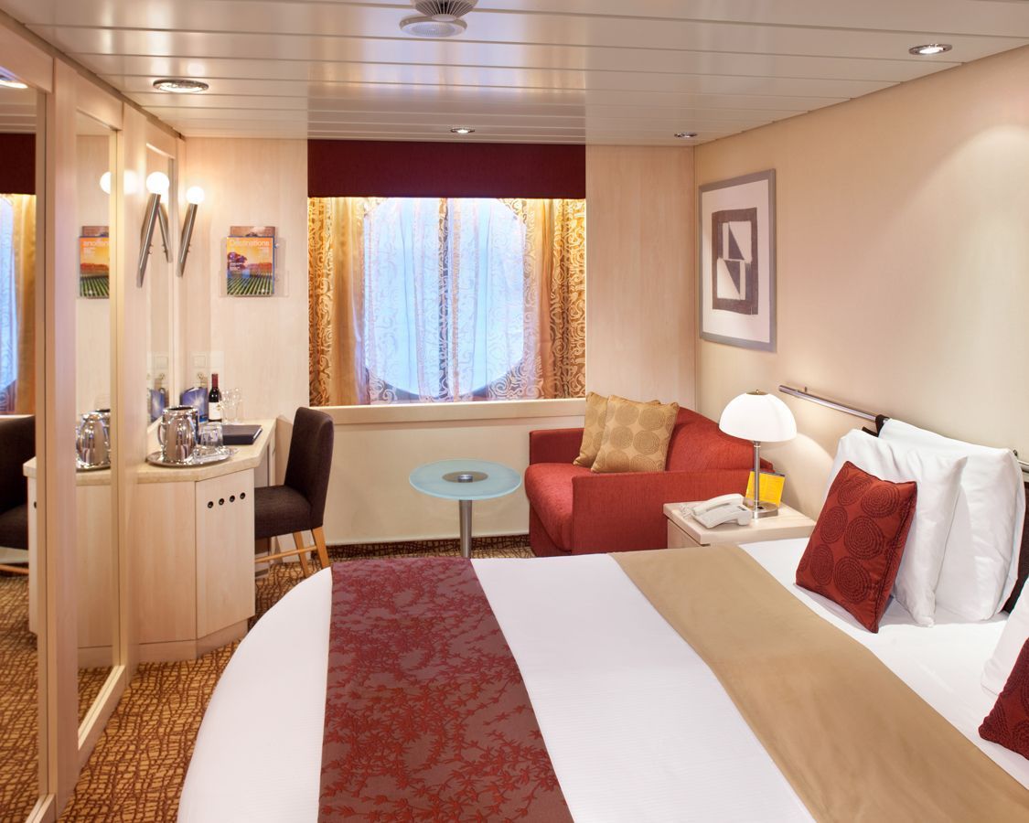 Cabina cu vedere la ocean categoria 6 pe vasul Celebrity Constellation