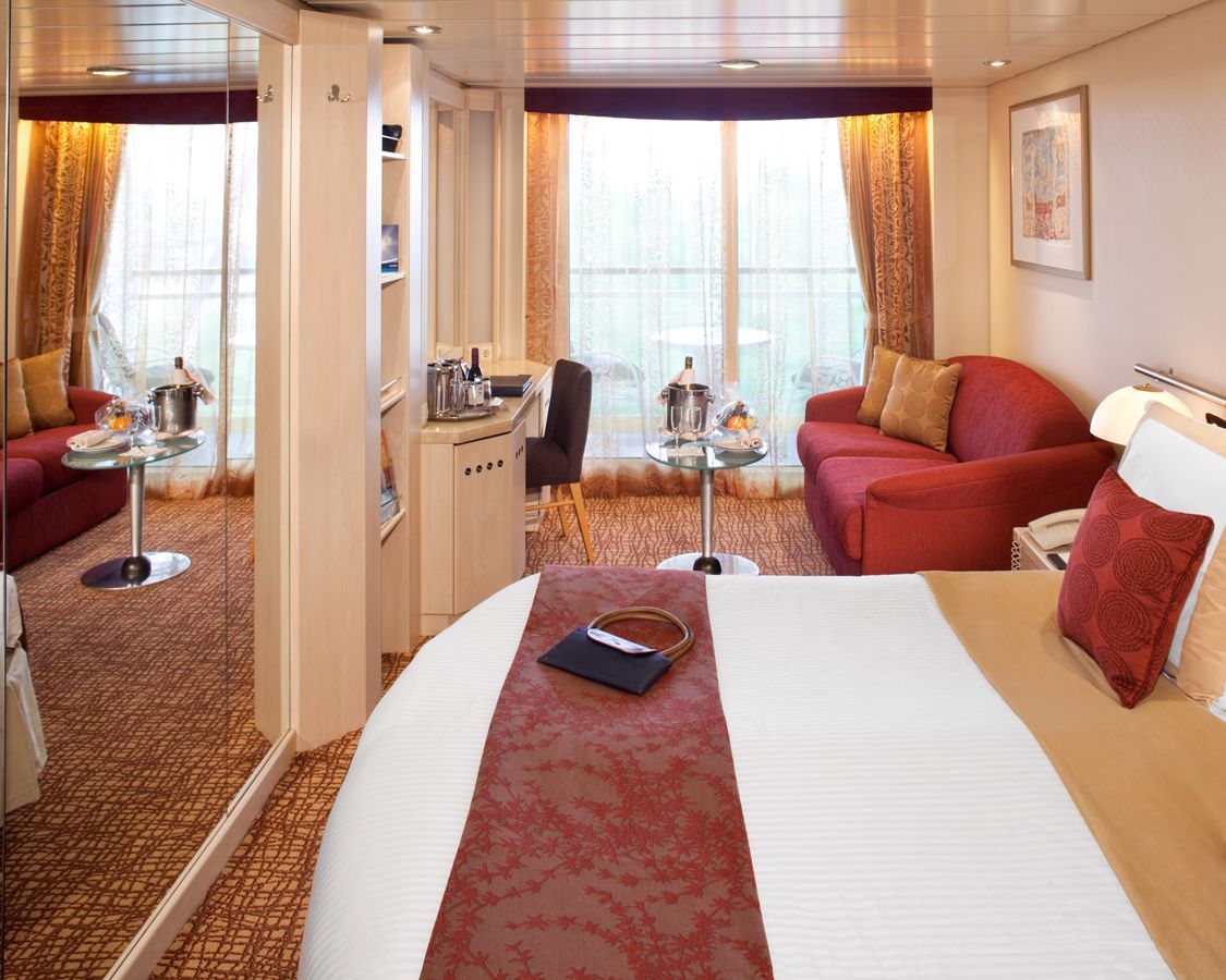 Cabina cu balcon Concierge Class categoria C1 pe Celebrity Constellation