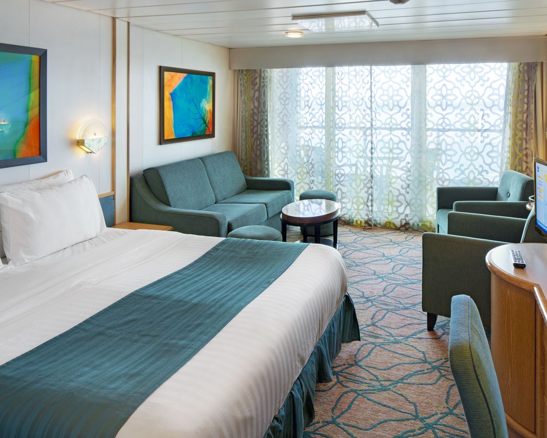 Cabina Junior Suite categoria J3 pe Enchantment of the Seas