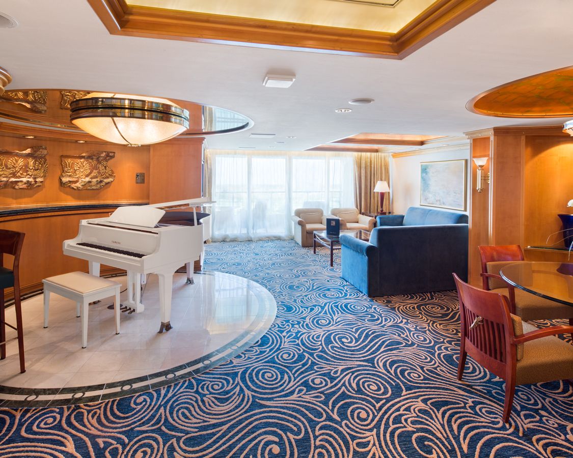 Apartament Royal Suite categoria RS pe Enchantment of the Seas