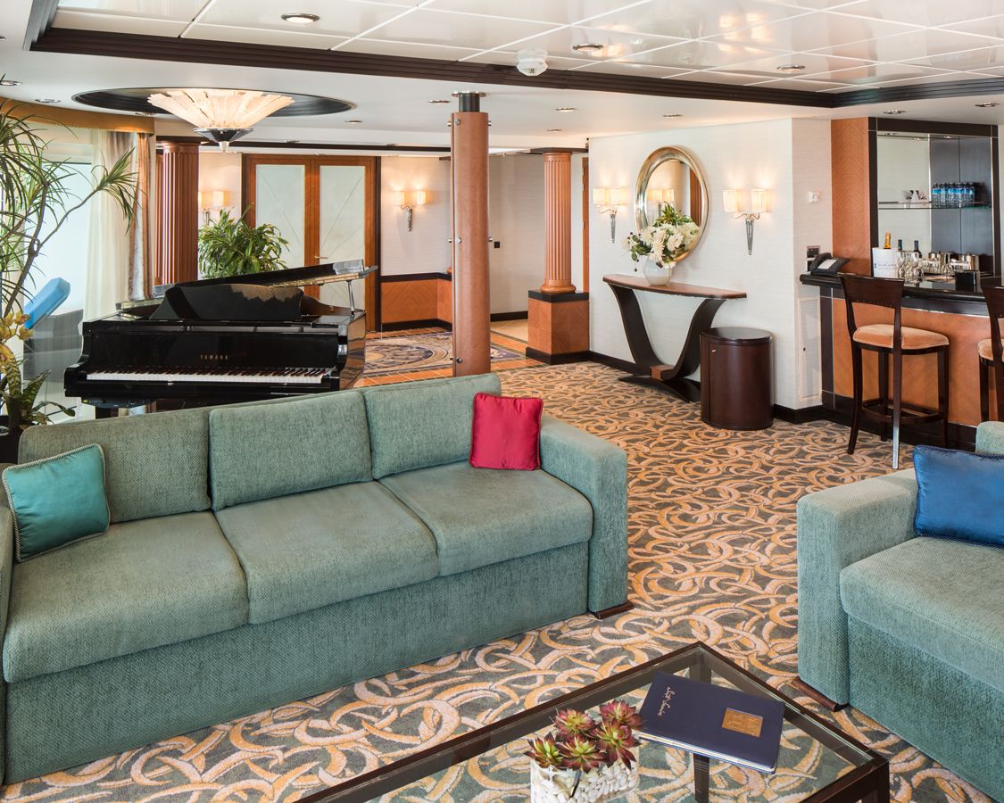 Apartament Royal Suite categoria RS pe Freedom of the Seas