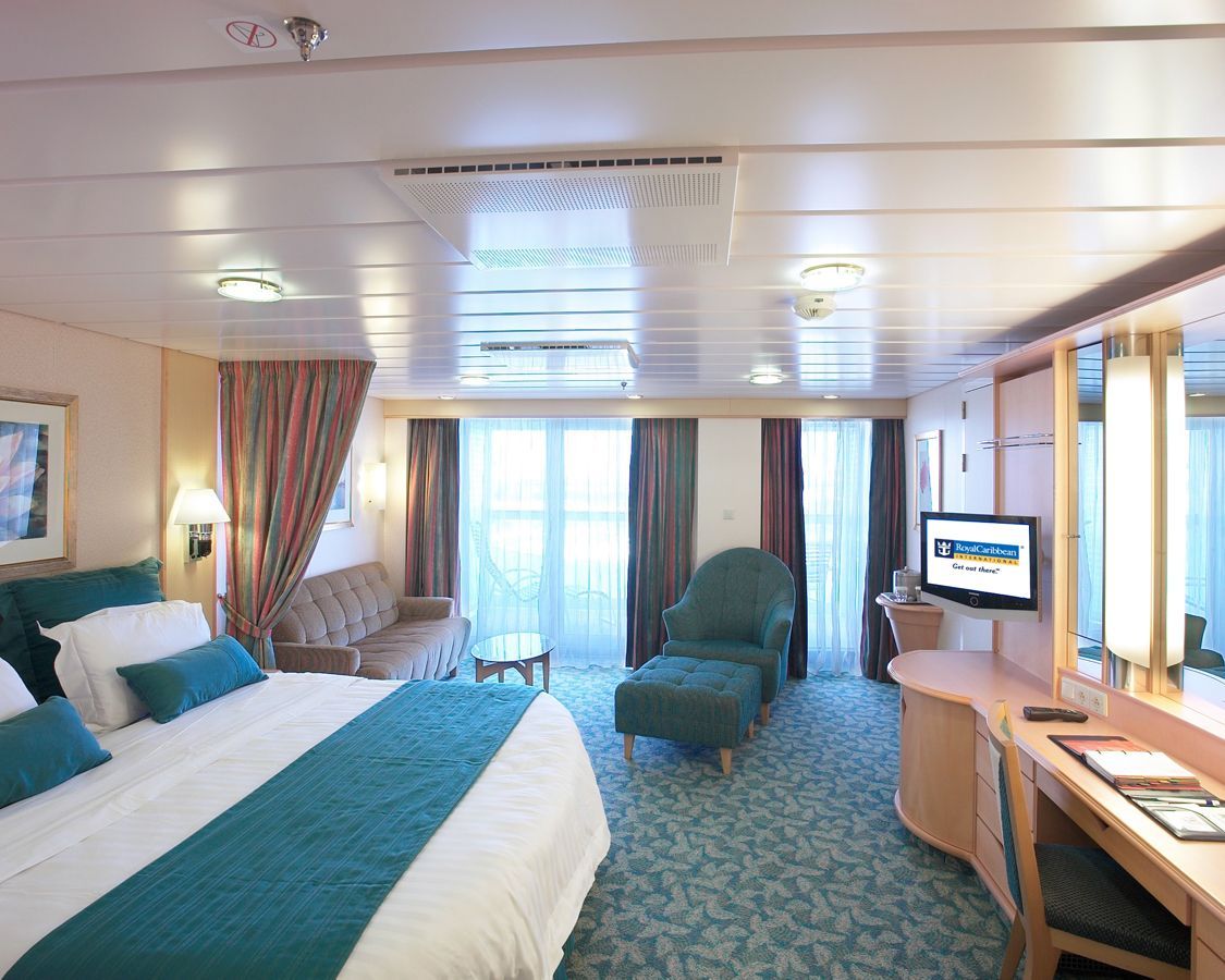 Cabina Junior Suite categoria J3 pe Independence of the Seas