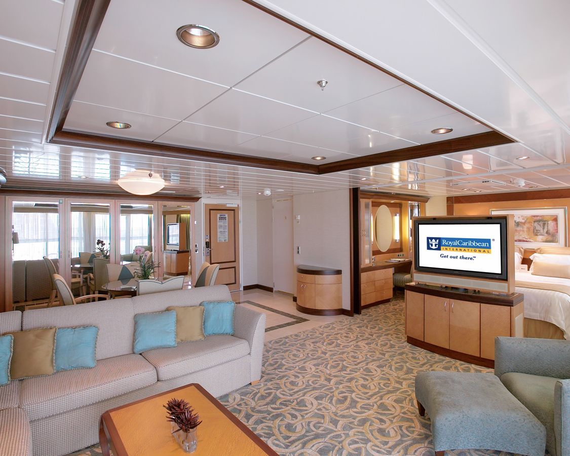 Apartament Owner's Suite categoria OS pe Independence of the Seas