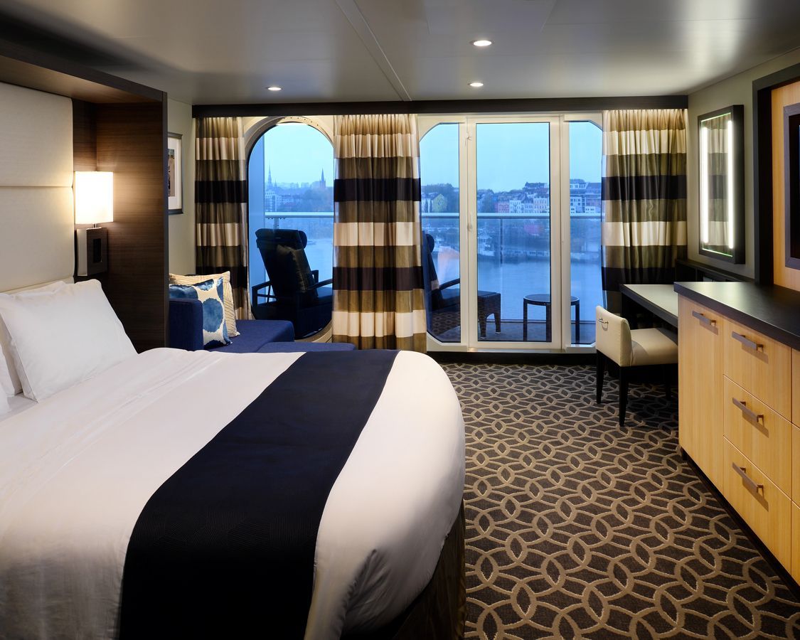 Cabina Junior Suite categoria J1 pe Ovation of the Seas
