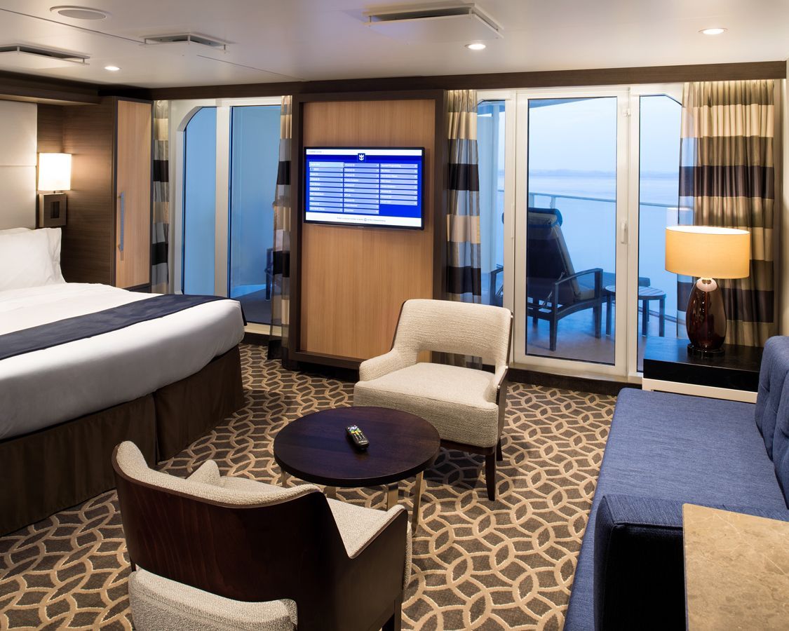 Cabina Junior Suite categoria J4 pe Ovation of the Seas