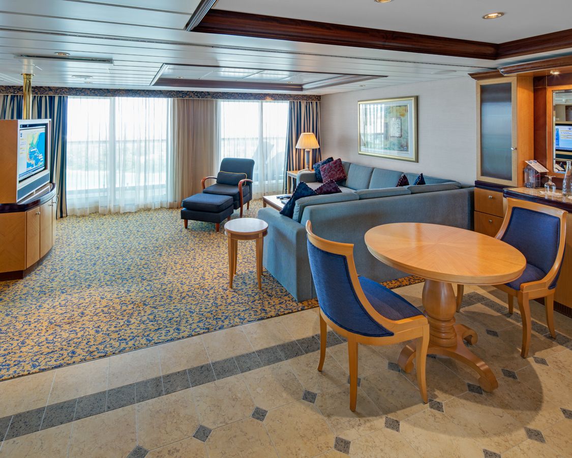 Apartament Owner's Suite categoria OS pe Serenade of the Seas