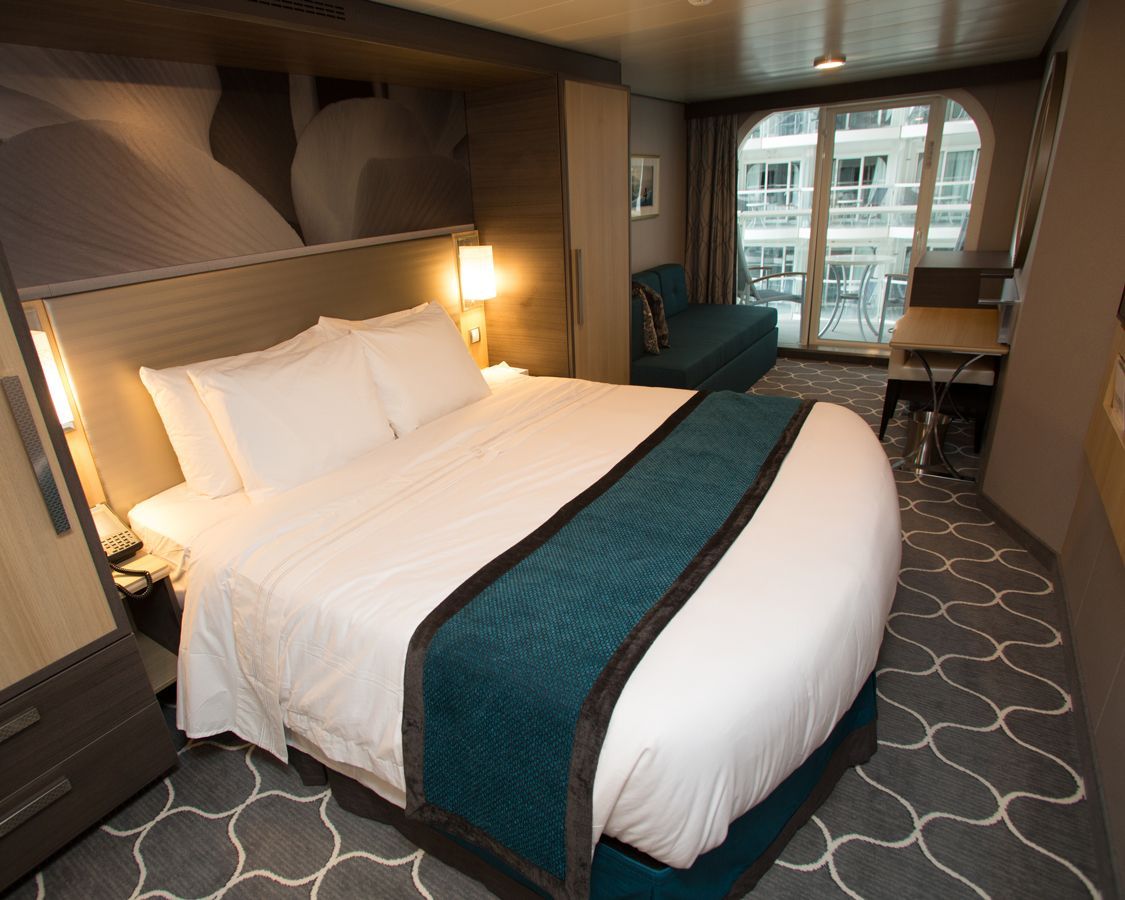 Cabina cu balcon cu vedere la Boardwalk categoria 1I pe Symphony of the Seas