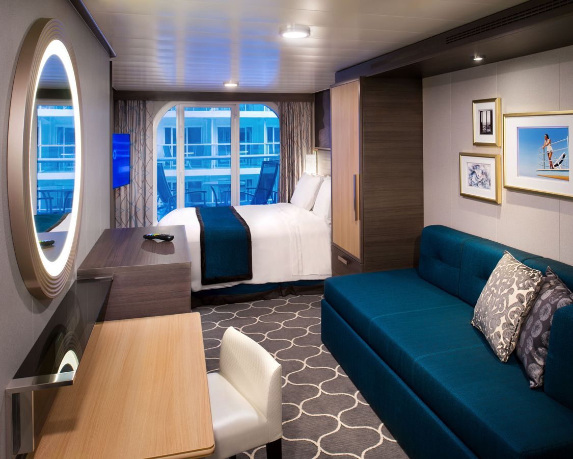 Cabina cu balcon cu vedere la Promenada garantata categoria XN pe Symphony of the Seas
