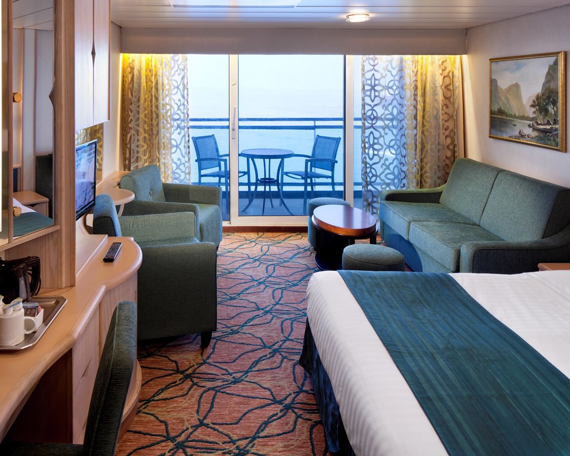 Cabina Junior Suite categoria J4 pe Vision of the Seas