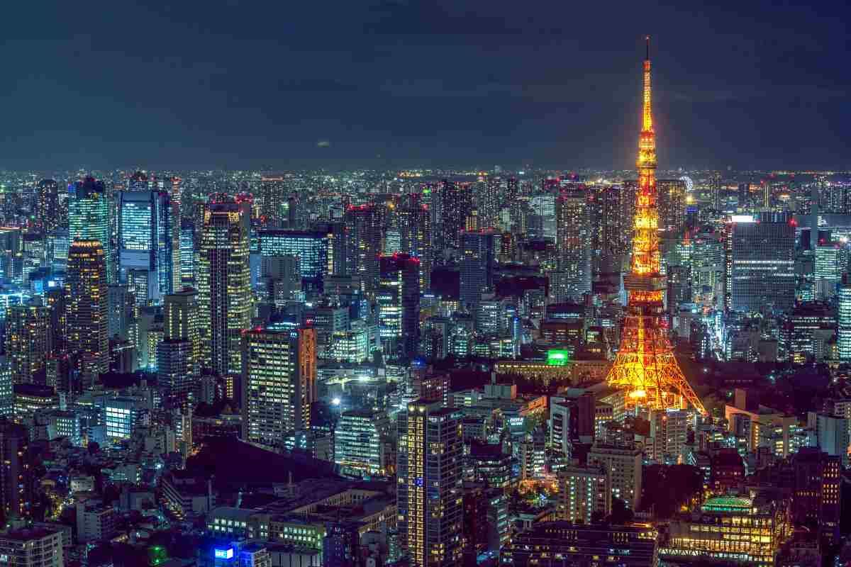 Tokyo Tower - simbolul iconic al capitalei japoneze_Tokyo Tower, peisaj panoramic seara, cladiri, obiective turistice.