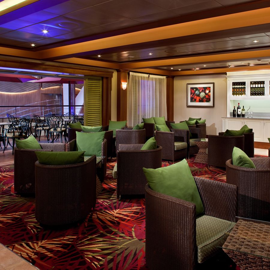 Diamond Club Lounge pe Allure of the Seas