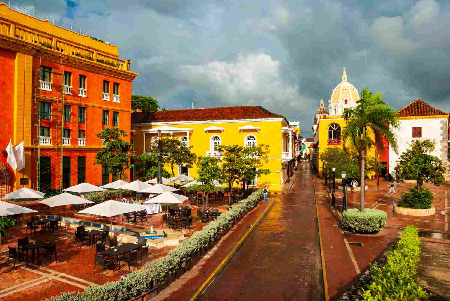 Cartagena Columbia - strada, oras, cladiri, terasa.LTS