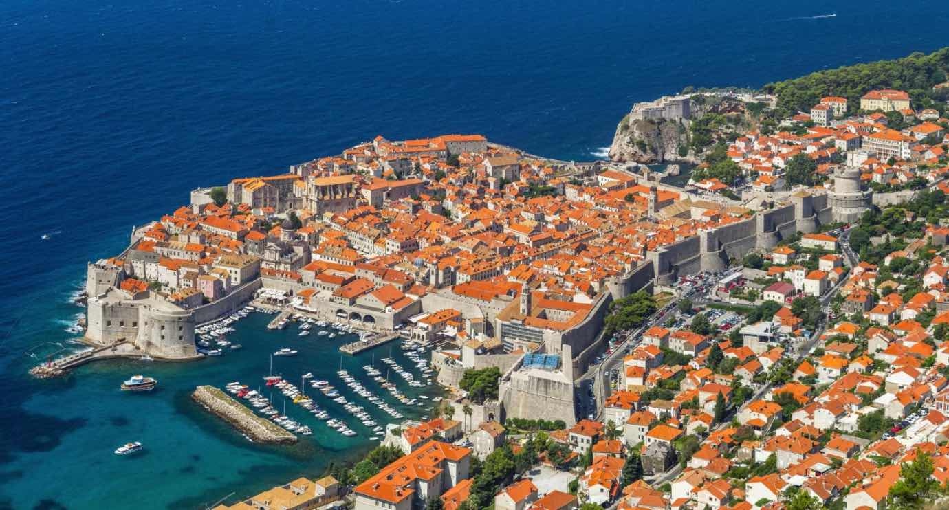 Ce sa vezi in Dubrovnik (panorama cu centrul vechi din Dubrovnik, cladiri istorice).lts