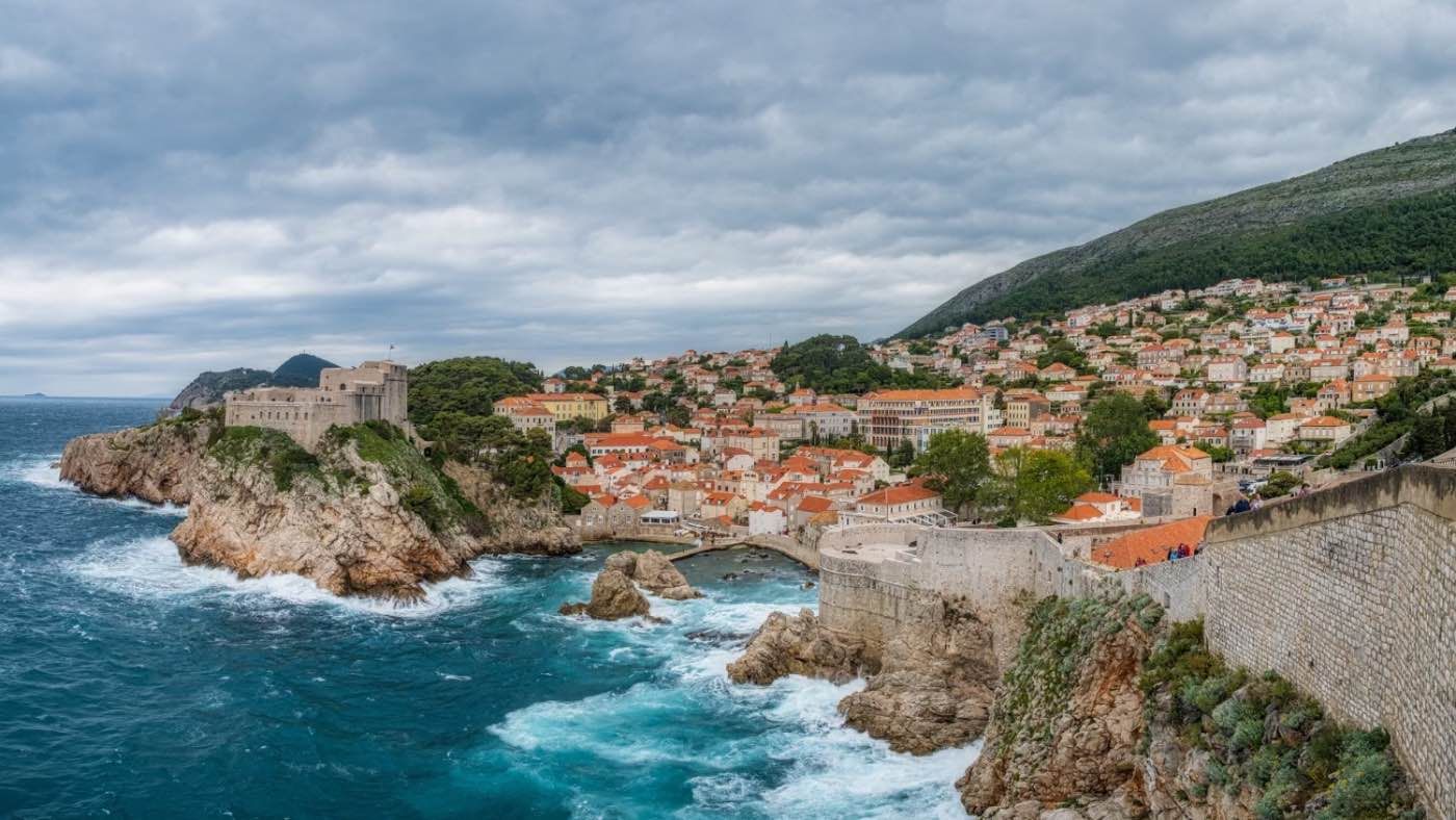 Dubrovnik, Croatia (coasta croata, Dubrovnik, valuri).lts