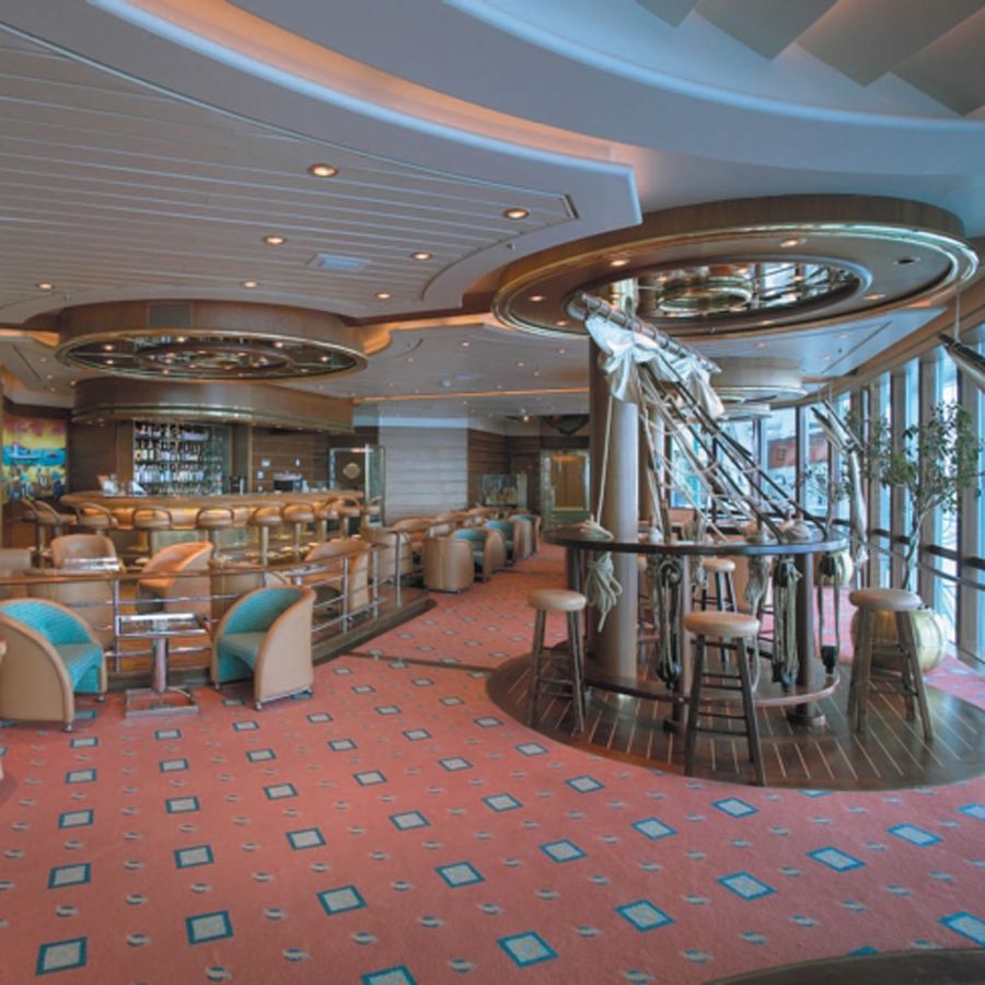 Bar Schooner pe Enchantment of the Seas