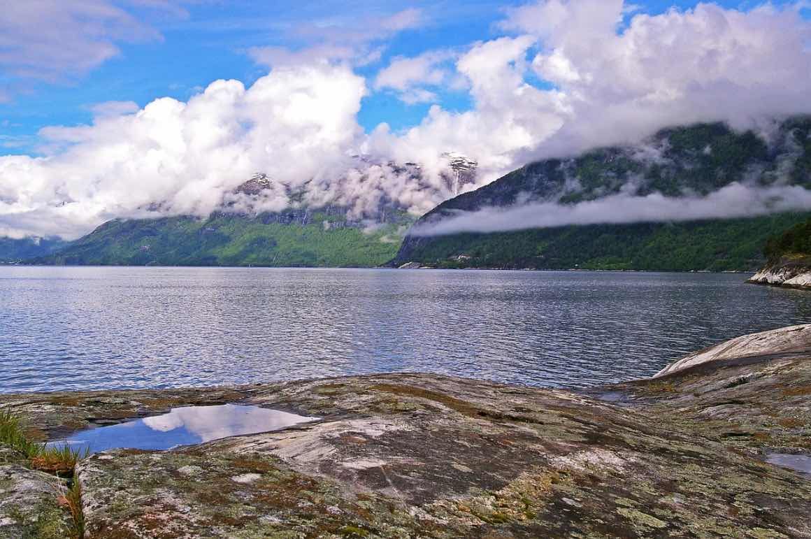 Fiorduri din Norvegia (Hardangerfjord).LTS