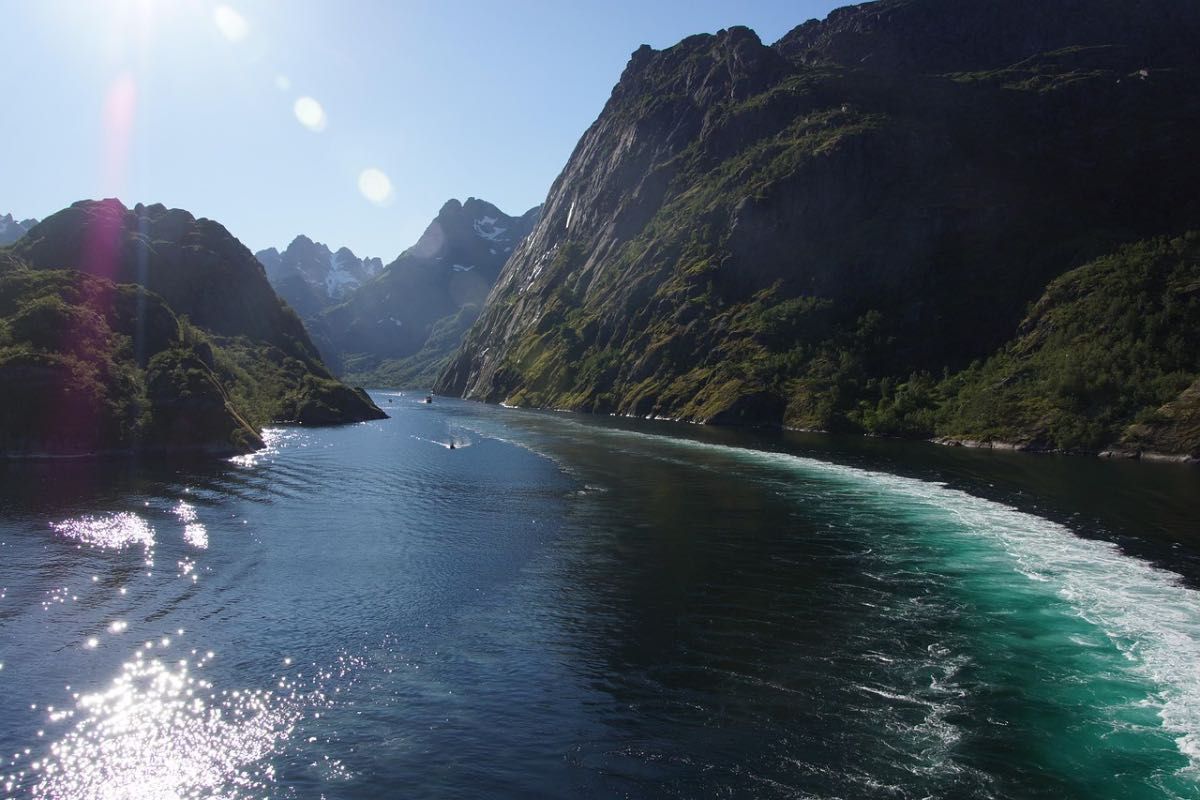 Fiorduri din Norvegia (Trollfjorden).LTS