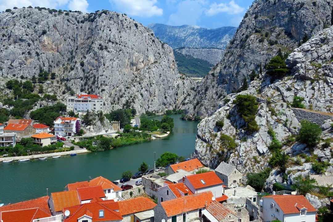 Ghid de calatorie (munti, apa, oras croat).lts