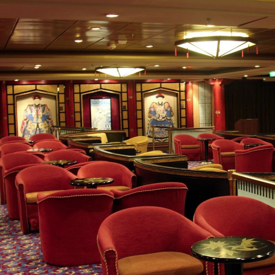 imperial lounge pe Adventure of the Seas