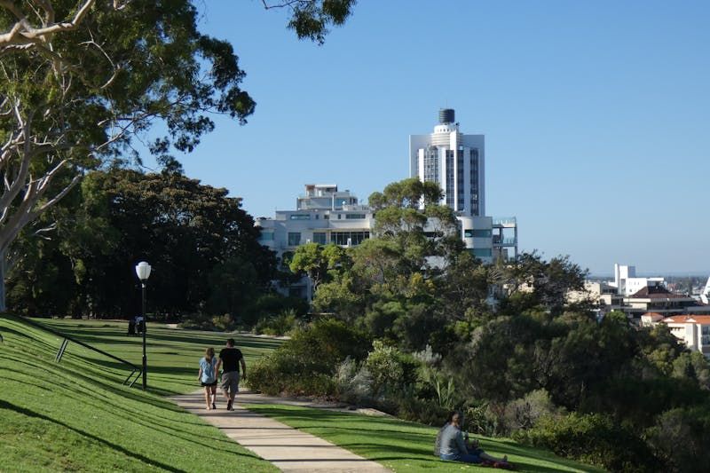 croaziera Australia - parc, oameni, iarba.LTS