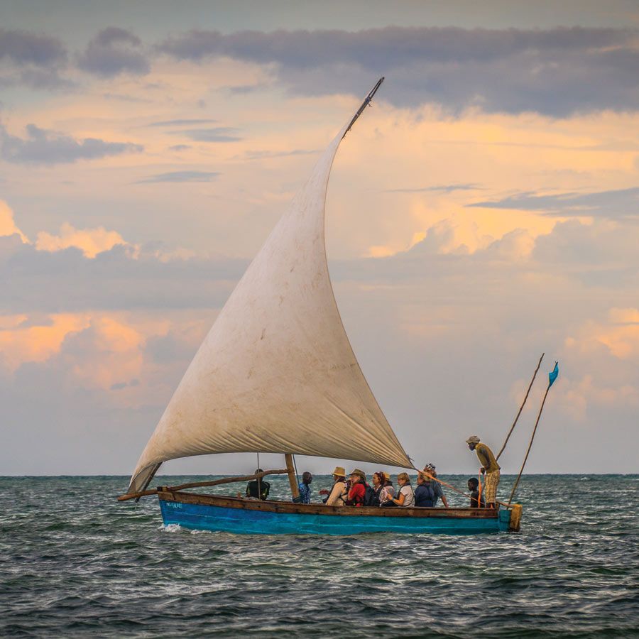 croaziere in Africa, apus, barca