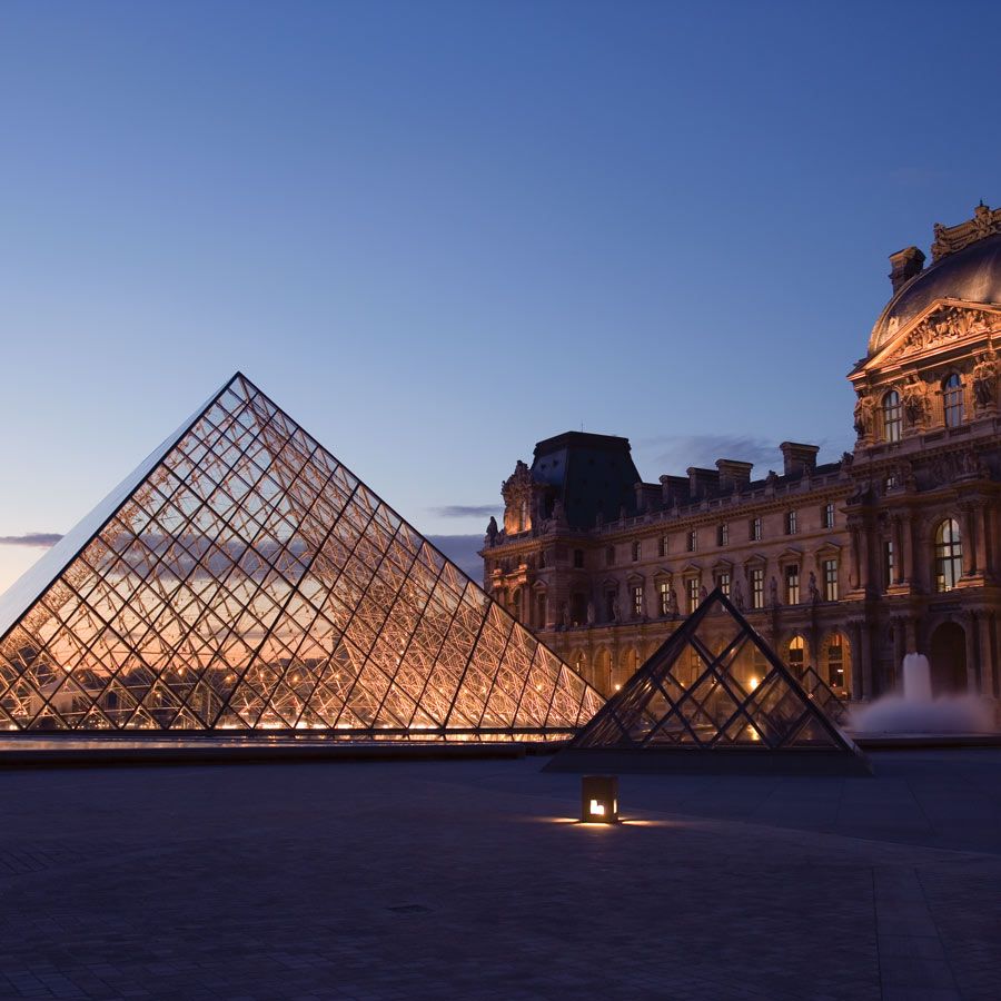 Croaziere in Europa de Nord, Franta, paris, Luvru, night
