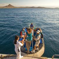 croaziere-in-galapagos-turisti-zodiac-thumb-900x900-il-cel-04