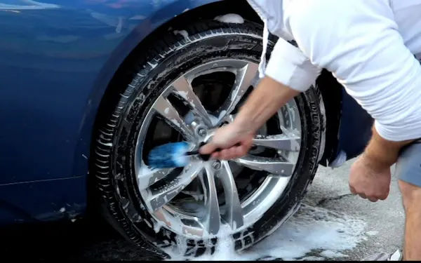 Car Rim Cleaning