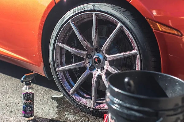 cleaning car tire