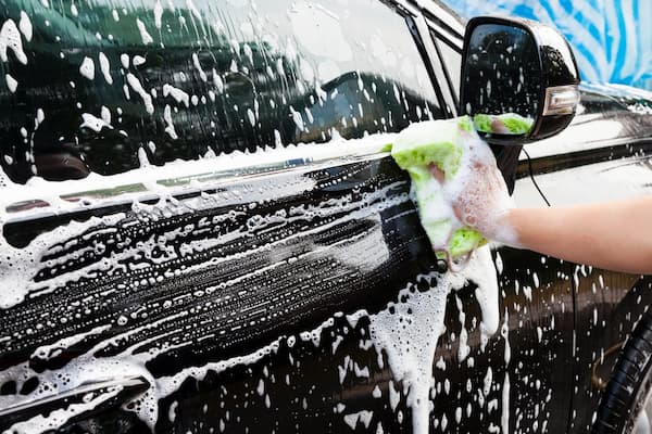 use detergent to wash car