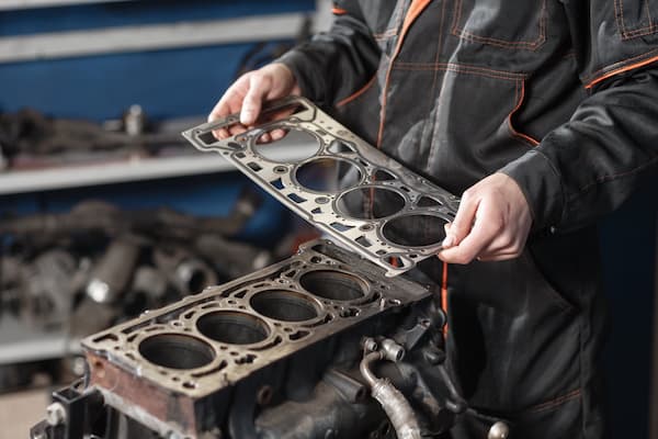 gasket check by a mechanic
