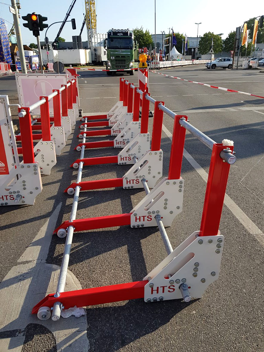 Die Herner Truck Sperre wartet auf ihren Einsatz zur Cranger Kirmes. Herne ist die Benchmark wenn es um die Abwehr von Terrorangriffen geht.