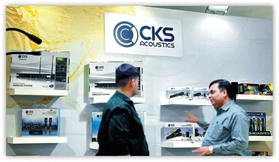 A visitor at the CKS product display