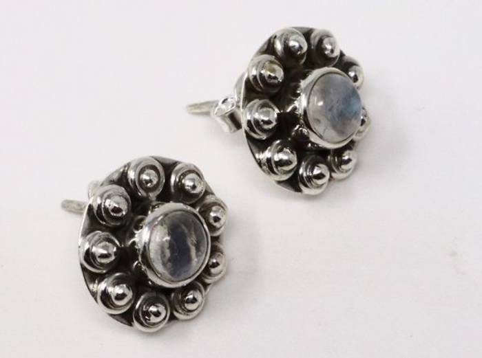 Elegant Sunflower 92.5 Sterling Silver Moonstone Stud Earrings - Stylish Jewelry for Every Occasion – Image 2