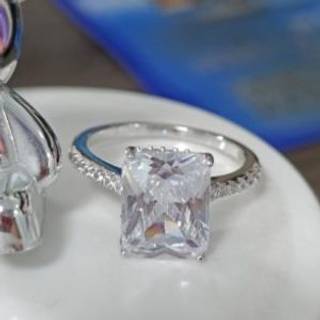 White Gold Plated Sterling Silver Ring – Elegant Women’s Fashion Jewelry