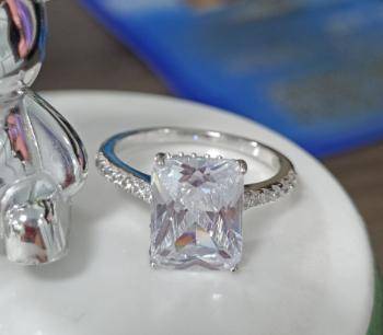 White Gold Plated Sterling Silver Ring – Elegant Women’s Fashion Jewelry