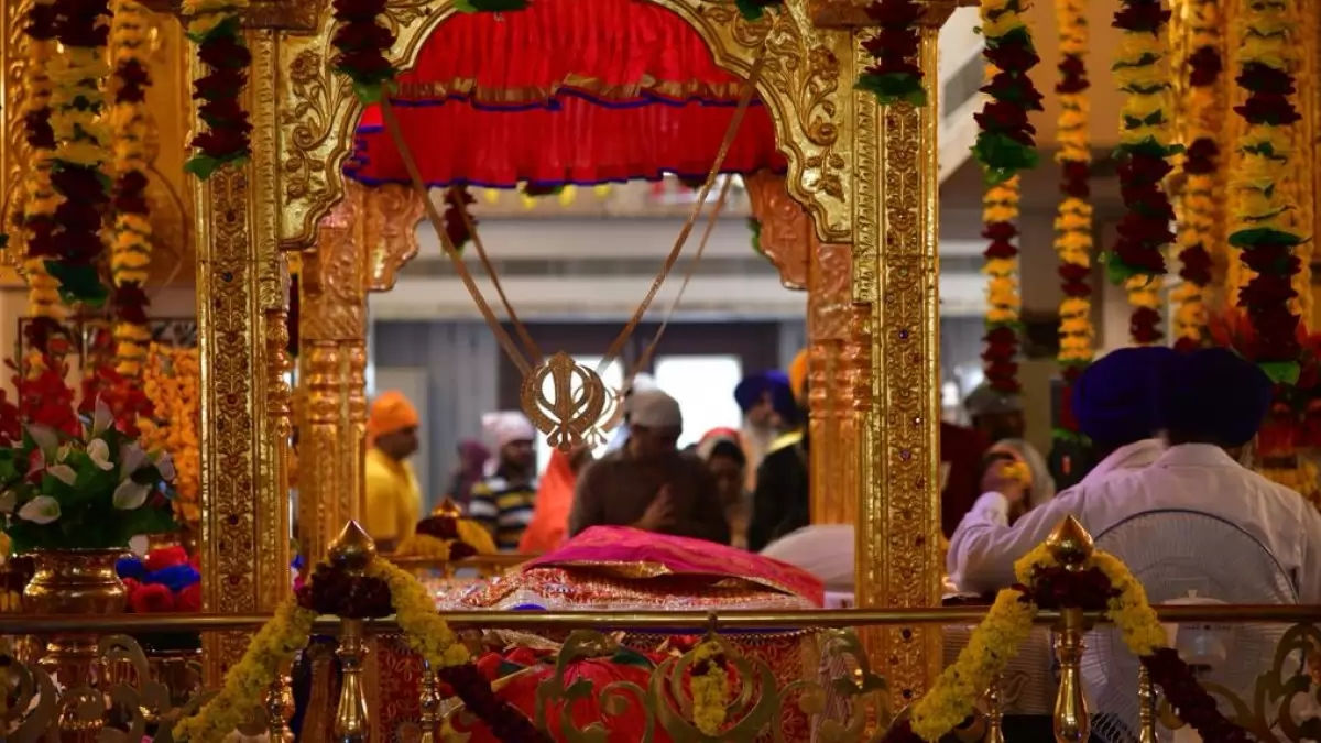 Bangla Sahib Gurdwara: A Sikh Pilgrimage Site in Delhi