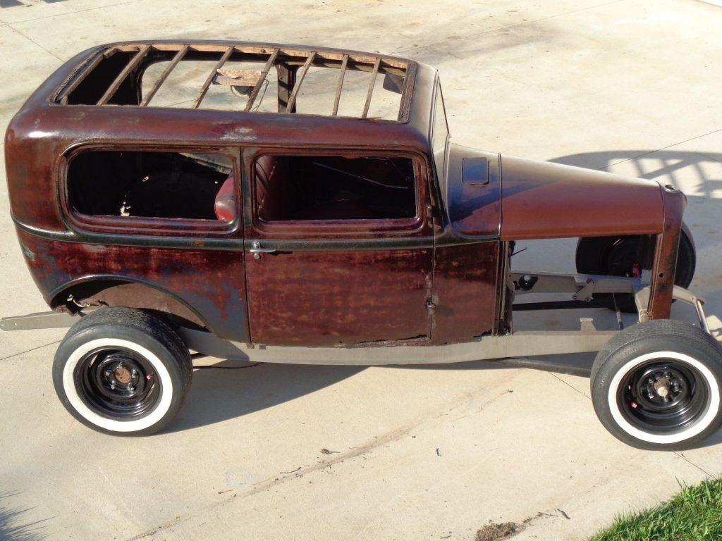 nice patina 1932 Ford sedan project
