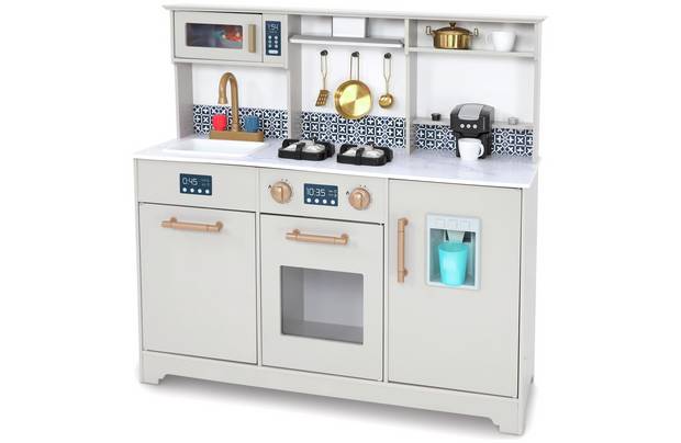 Chad Valley Wooden Shaker Styled Kitchen