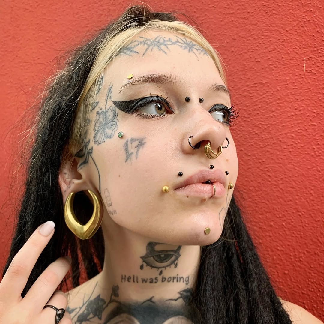 Chakti professional piercing artist
