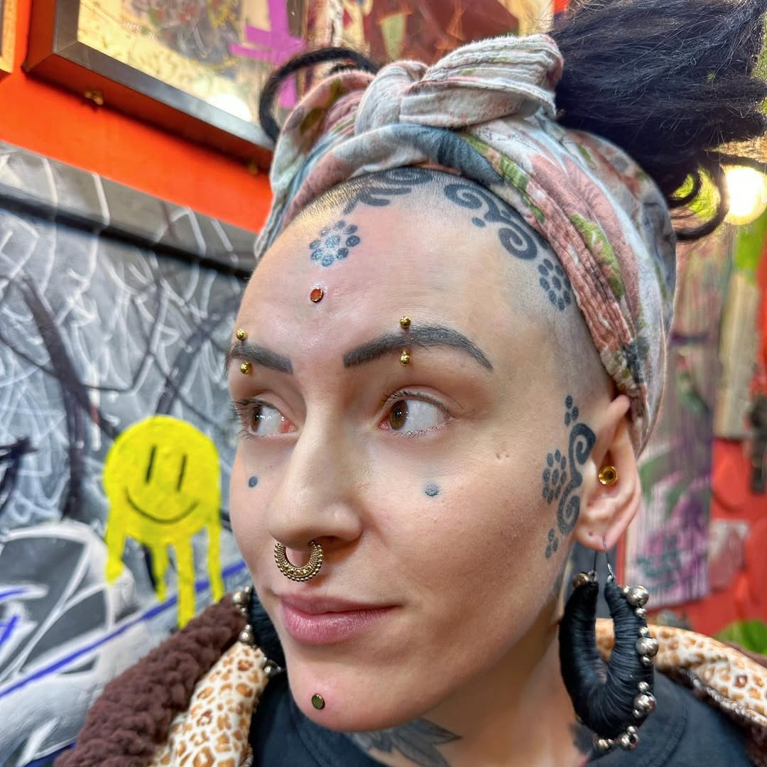 Chakti professional piercing artist