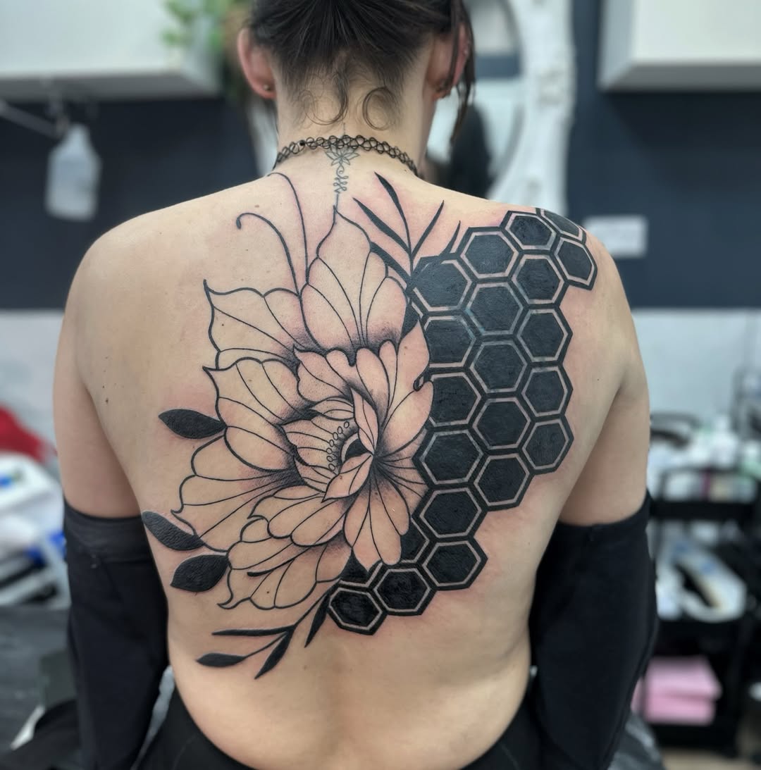 Geometric tattoo by Giada