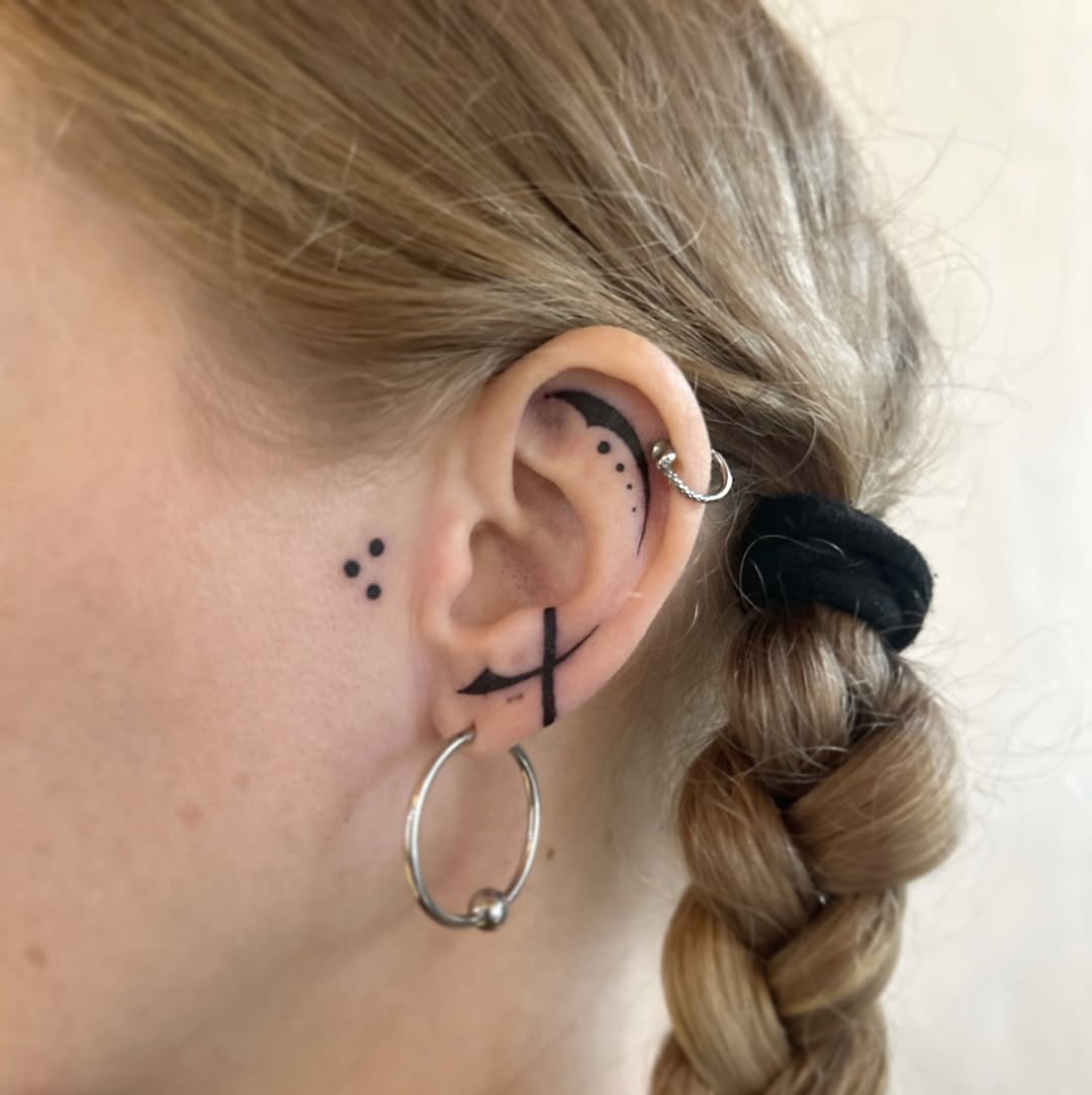 Geometric tattoo by Giada