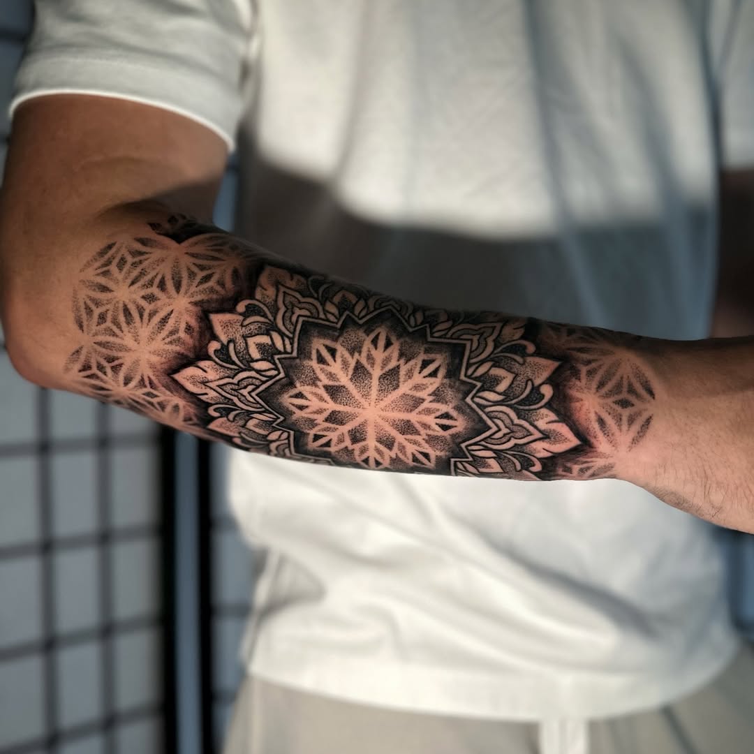 Geometric tattoo by Giada