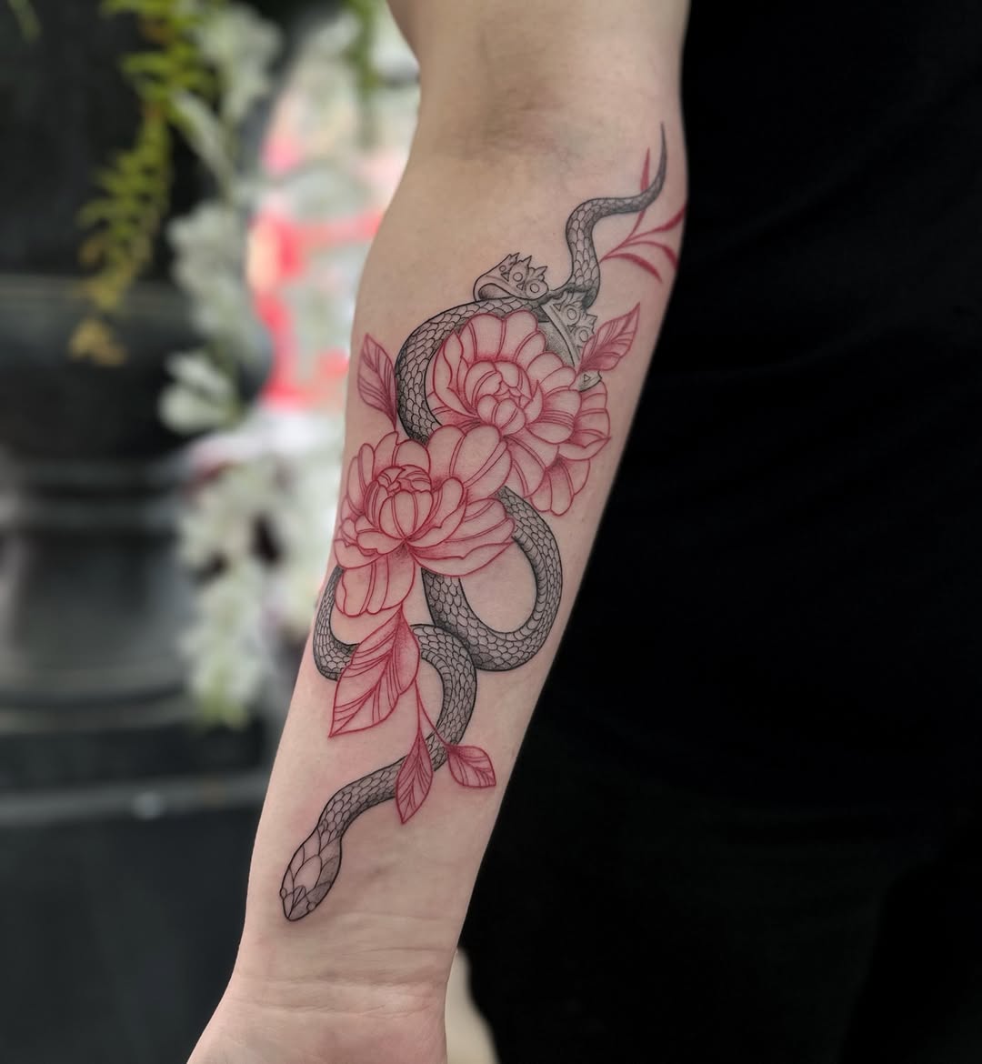 Geometric tattoo by Giada