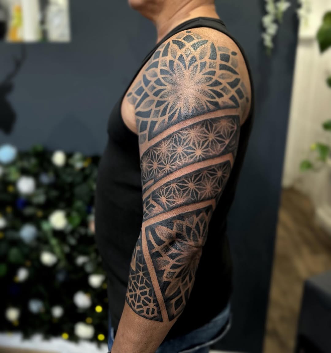 Geometric tattoo by Giada